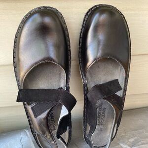 Naot Sandler. Black, size 40.